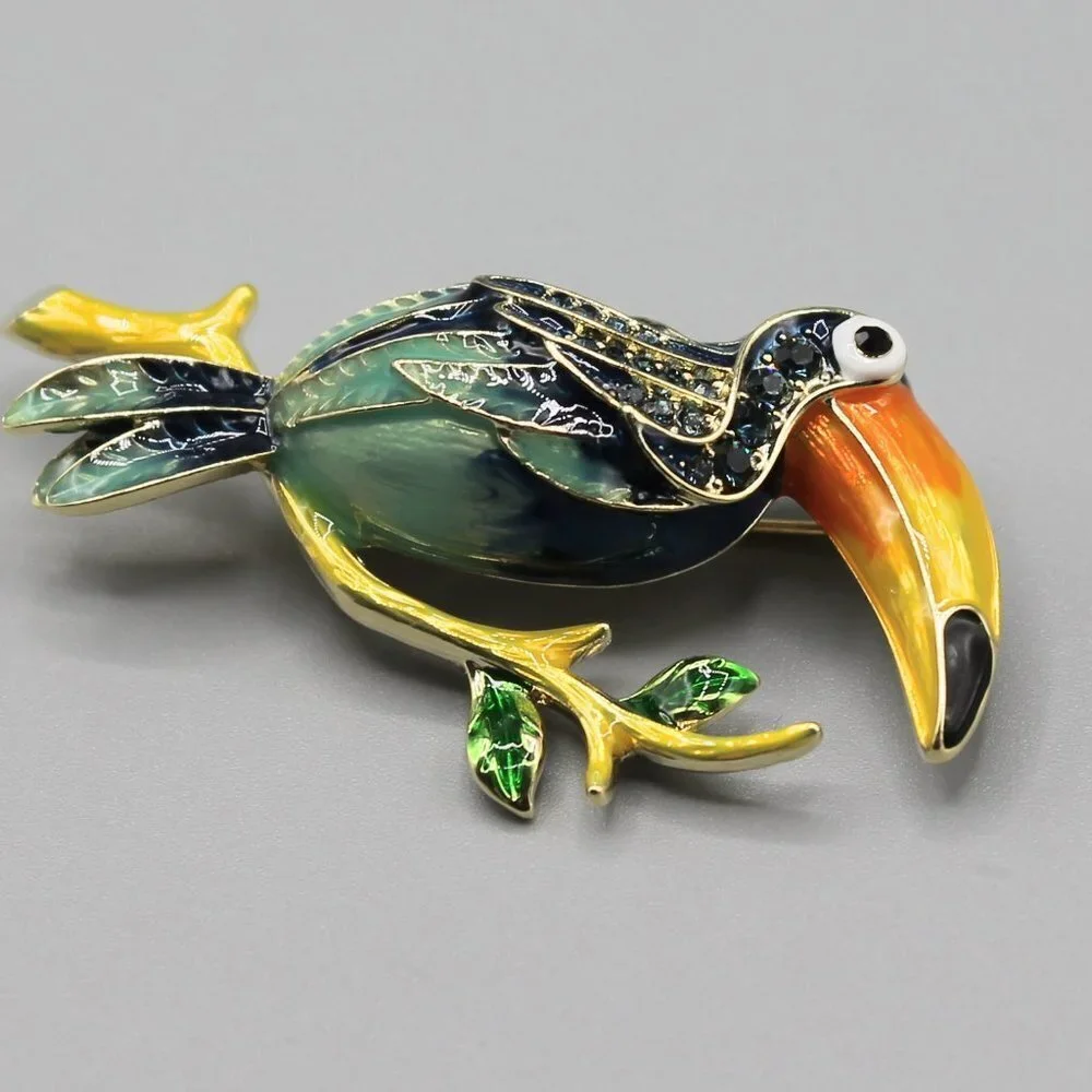Jewelry pin brooch toucan tropical animal colorful gold tone fashion new
